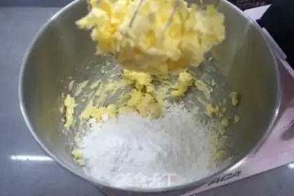 Make Light cream cookies step 2