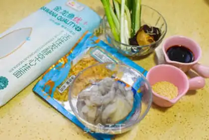 Make Shrimp noodles step 0