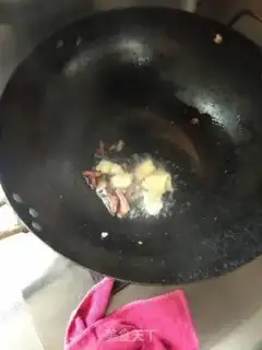 Make Spicy pig hands step 2