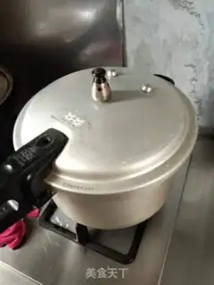 Make Spicy pig hands step 7