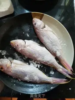 Make Garlic redfish step 1