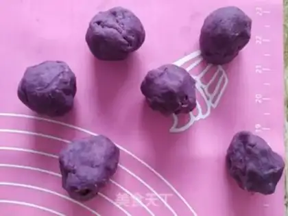 Make Purple potato caterpillar bread step 3