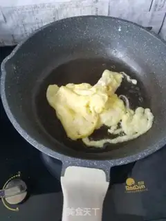 Make Eggs, chrysanthemum step 2