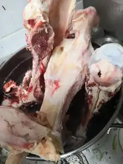 Make Quaint beef bone soup step 0