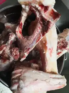 Make Quaint beef bone soup step 1