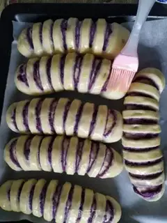 Make Purple potato caterpillar bread step 12