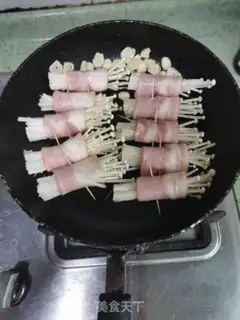 Make Bacon pins and mushrooms step 8