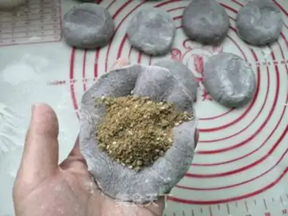 Make Black rice sesame cakes step 6