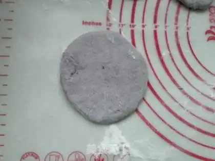 Make Black rice sesame cakes step 8