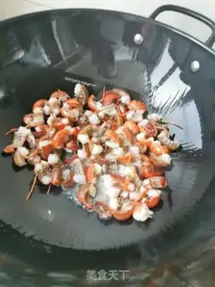 Make Spicy little lobster step 1