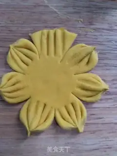 Make Sunflower sandbag step 4