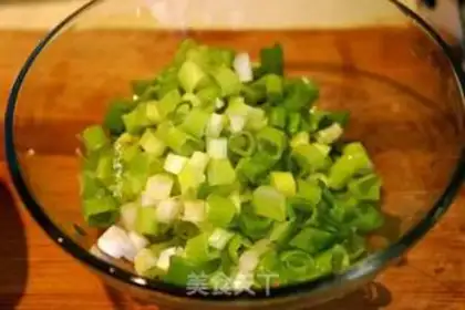 Make Onion leaves step 1