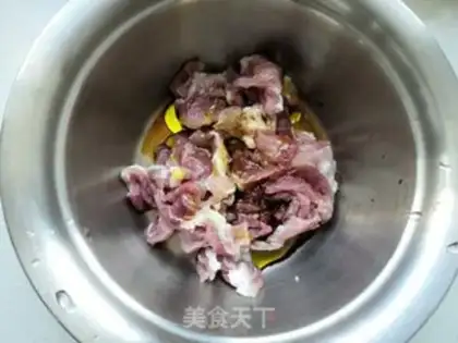 Make Pretzels of cucumber step 1