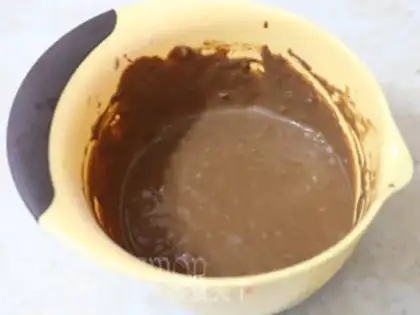 Make No oil-free chocolate steam cake step 2