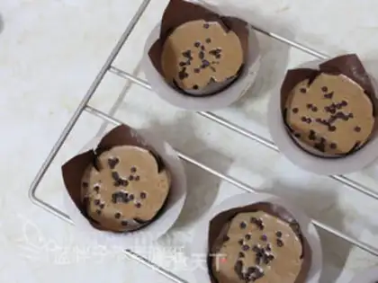Make No oil-free chocolate steam cake step 8