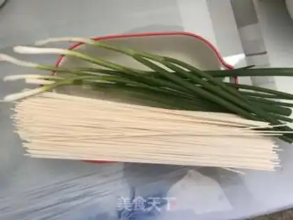 Make Onion noodles step 0