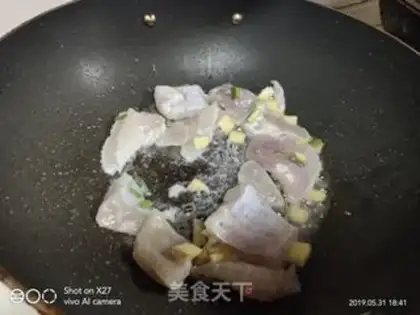 Make Tomato pepper fried fish step 1