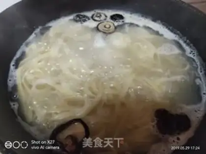 Make Roasted duck mushrooms and red shrimp noodles step 0