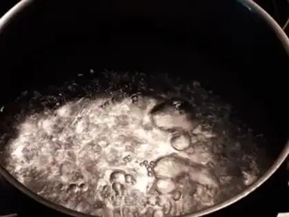 Make Japanese hot spring eggs step 1