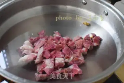 Make Tomato beef noodles step 1