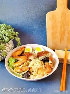 Make Roasted duck mushrooms and red shrimp noodles step 4
