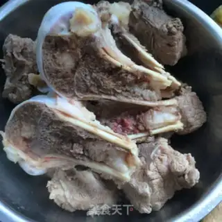 Make Corn radish bone soup step 1