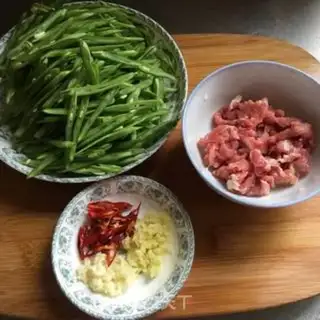 Make Spaghetti beans step 0