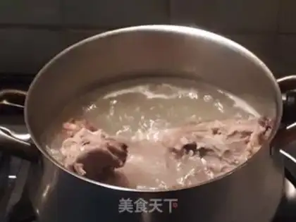 Make Duck-cracker tofu soup step 1