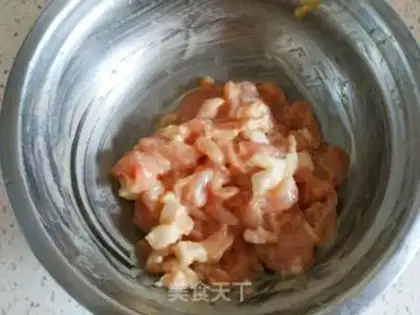 Make Four seasons of bean fried meat step 2