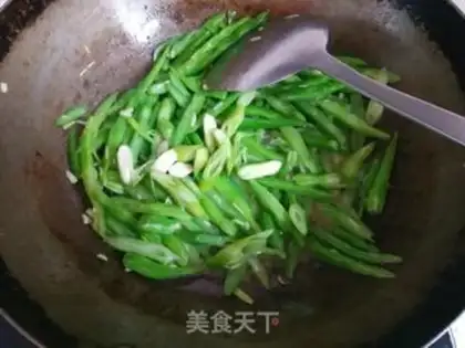 Make Four seasons of bean fried meat step 8