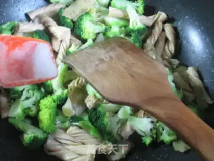 Make Squeeze the vegetables, broccoli and beans step 4