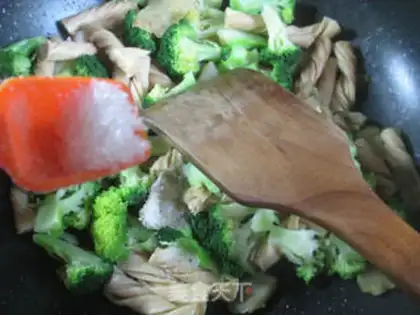 Make Squeeze the vegetables, broccoli and beans step 5