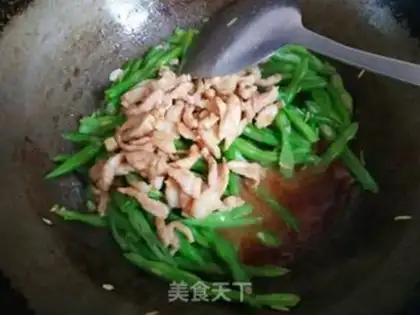 Make Four seasons of bean fried meat step 10