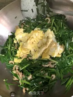 Make Snack eggs and shrimp step 4