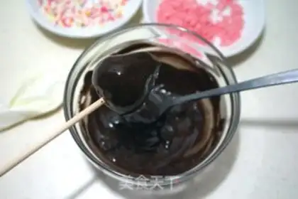 Make Strawberry chocolate lollipop step 4