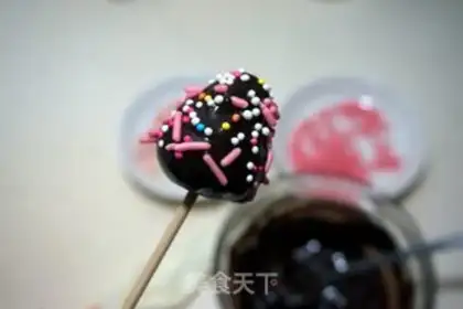 Make Strawberry chocolate lollipop step 5
