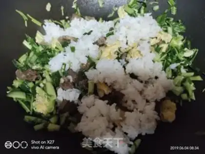 Make Vegetable egg fried rice step 4