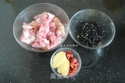 Make Black bean pigtail soup step 0
