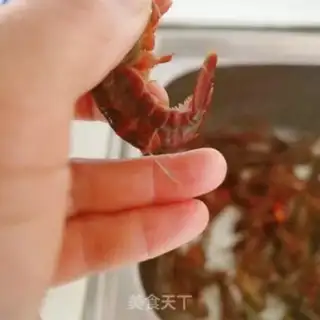 Make Spicy lobster step 1