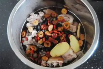 Make Black bean pigtail soup step 5