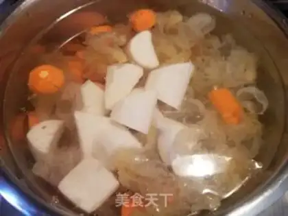 Make Shell Carrots Mountain medicine soup step 6