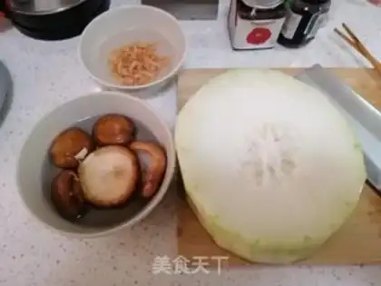 Make Pork shrimp rice soup step 0