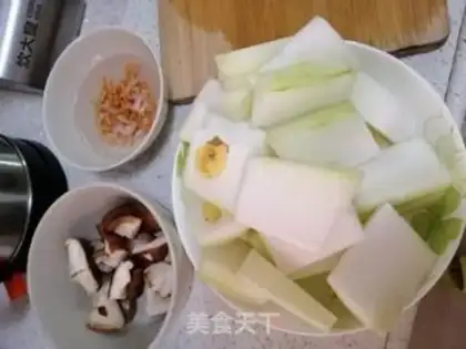Make Pork shrimp rice soup step 1
