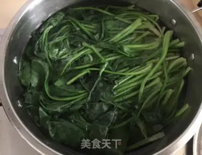 Make Garlic and spinach step 1