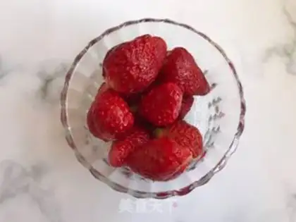 Make Strawberry cream ice cream step 0