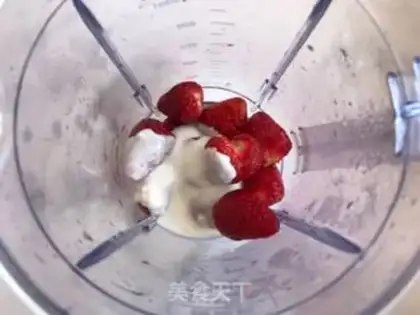 Make Strawberry cream ice cream step 1