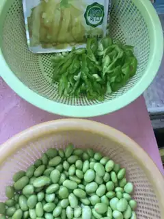 Make Squeaky peppers, soybeans step 0