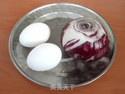 Make Eggs and onions step 0