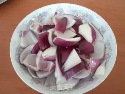 Make Eggs and onions step 1