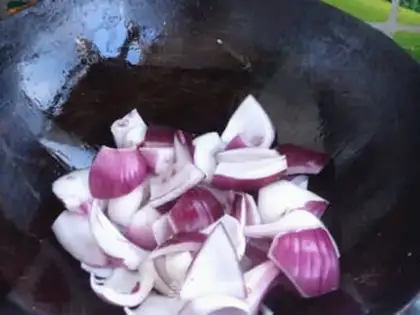 Make Eggs and onions step 3